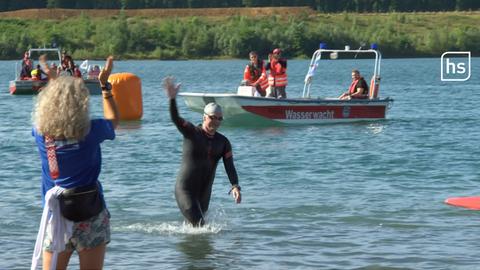 Der letzte Schwimmer beim Ironman Frankfurt