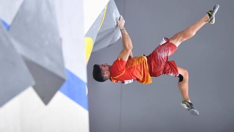 Alberto Gines Lopez beim Bouldern