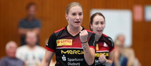 Chantal Mantz und Izabela Lupulesku vom TSV Langstadt jubeln