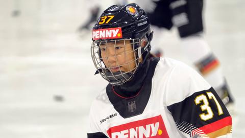 Lola Liang auf dem Eis für die Deutsche Nationalmannschaft