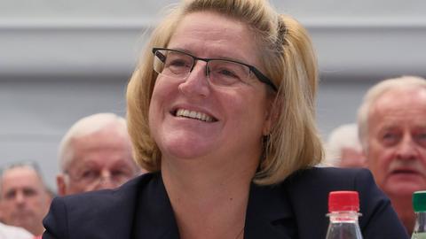 Die Präsidentin des Landessportbund Hessen Juliane Kuhlmann lacht.