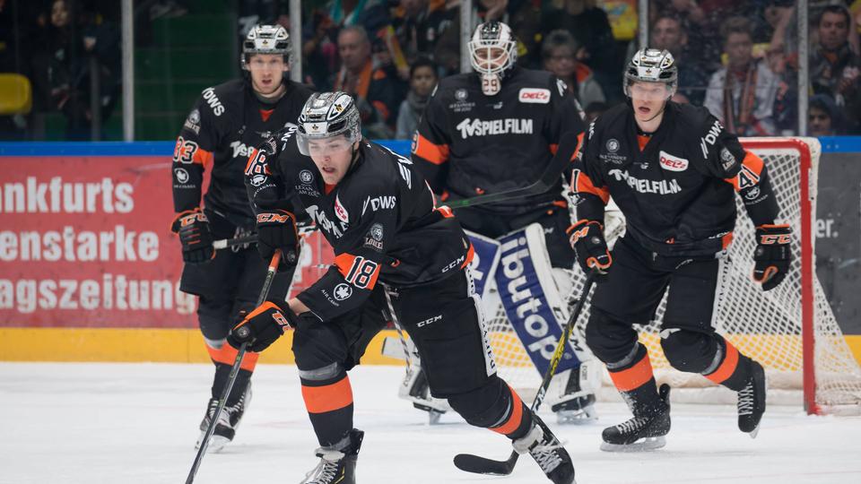 DEL2: Löwen gewinnen, Spektakel in Bad Nauheim