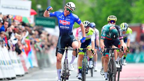 Kragh Andersen bejubelt den Sieg bei Eschborn-Frankfurt