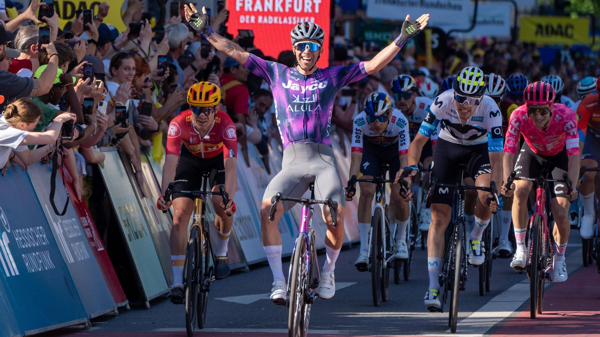 Radrennen Eschborn-Frankfurt 2025: Michael Matthews triumphiert bei Radklassiker