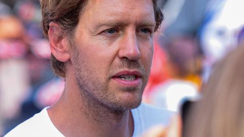 Sebastian Vettel mit ernstem Blick.