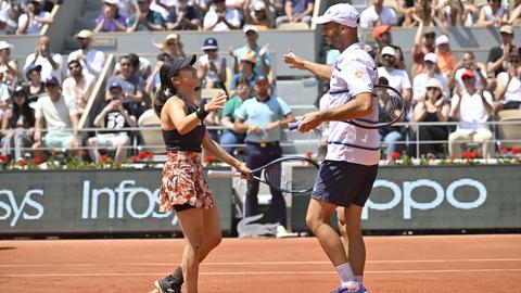 Tennis-Profi Tim Pütz bejubelt seinen Sieg.