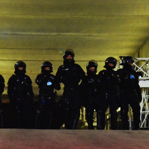 Polizei wartet im Franikfurter Stadion