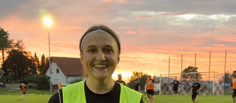 Priscilla Gelhard auf dem Sportplatz in Dalherda