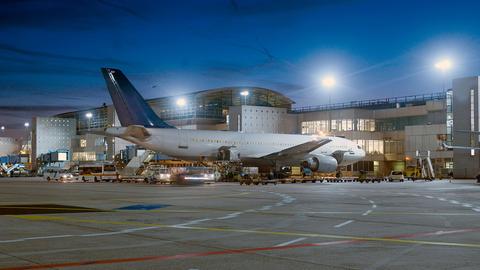 Flughafen Flugzeug wird beladen