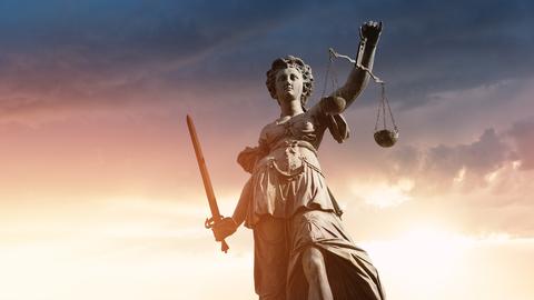 Justizia im Sonnenuntergang