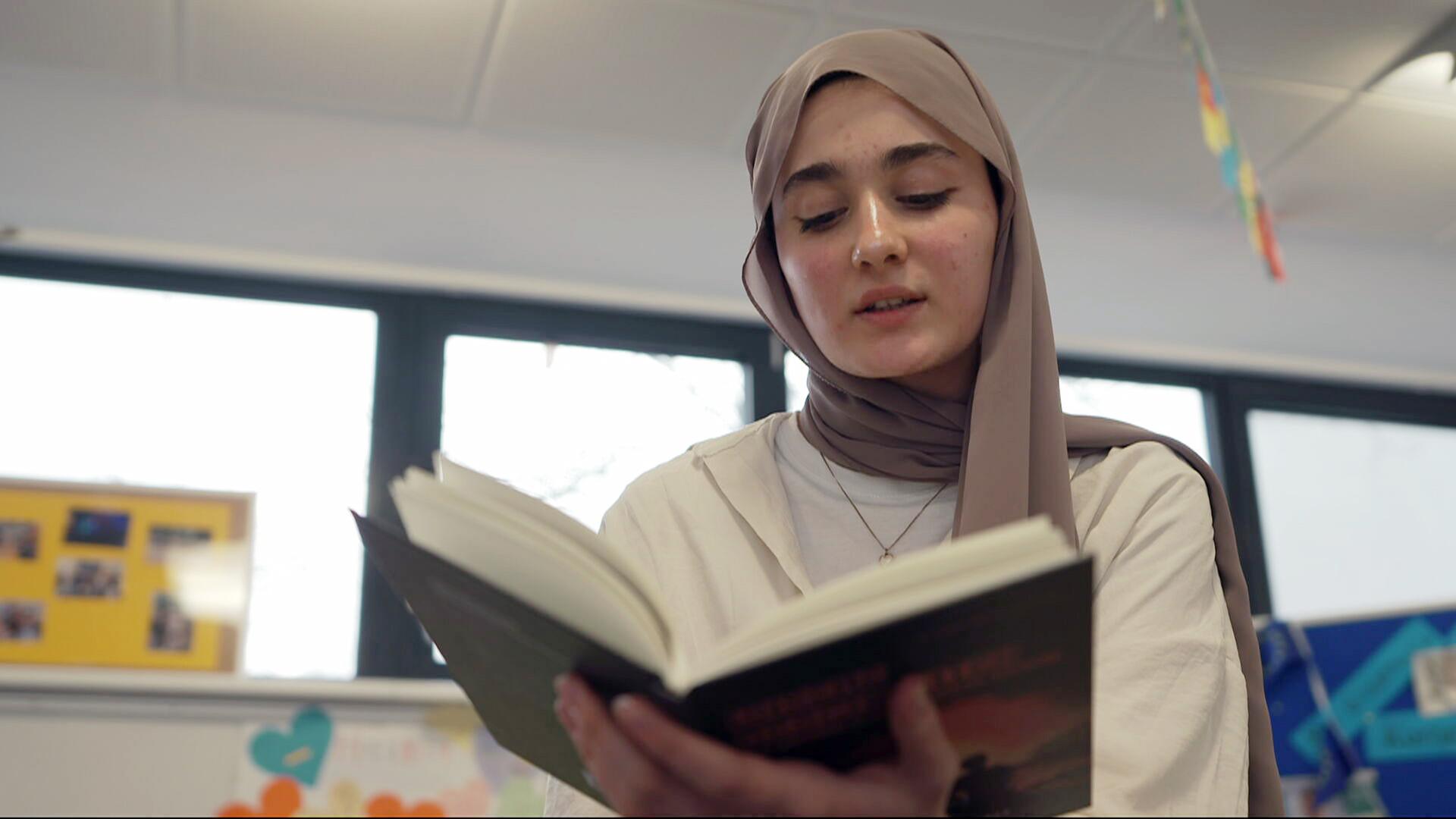 Jugendliche schildern ihre Flucht in einem Buch - Video:  | hessenschau.de | TV-Sendung