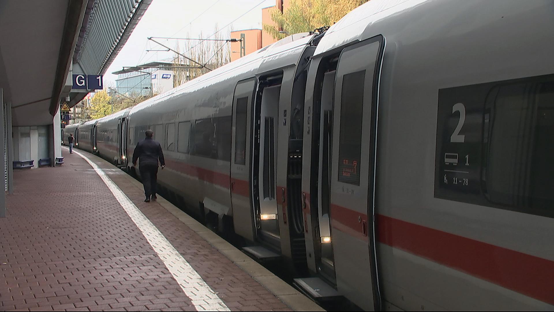 Behinderungen im ICE-Verkehr über Kassel wegen Bombenfund  - Video | hessenschau.de | TV-Sendung
