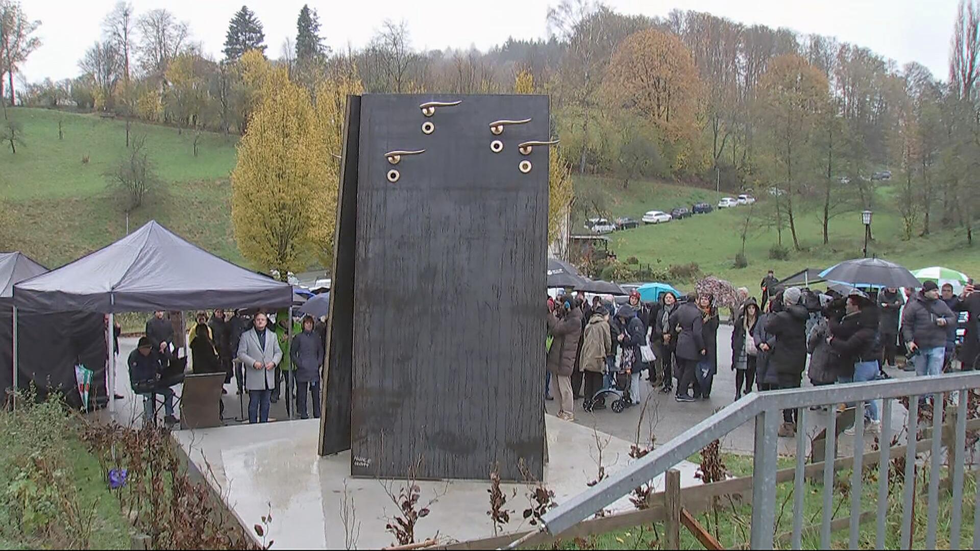 Mahnmal soll an Missbrauch an der Odenwaldschule erinnern - Video | hessenschau.de | TV-Sendung