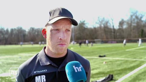 Fußballtrainer beim Interview