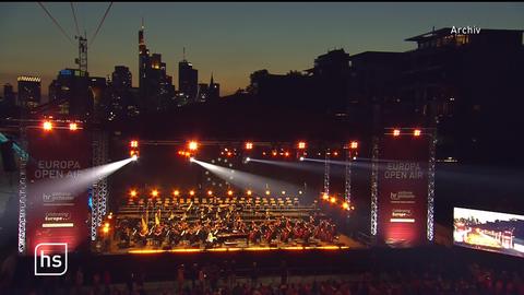 Orchester beim Open-Air Konzert
