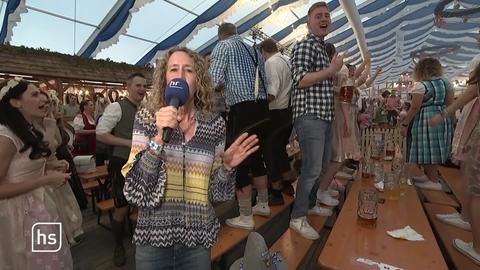 Tanz auf den Tischen beim Oktoberfest