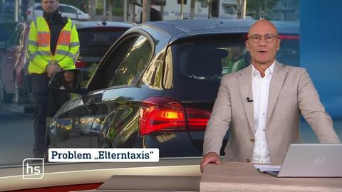 Moderator präsentiert die Themen
