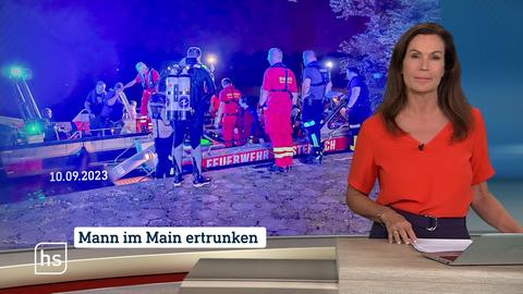 Moderatorin präsentiert die Themen