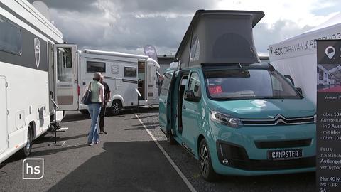 Campingvans auf der Messe