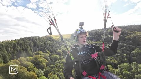 Ein gleitschirmflieger
