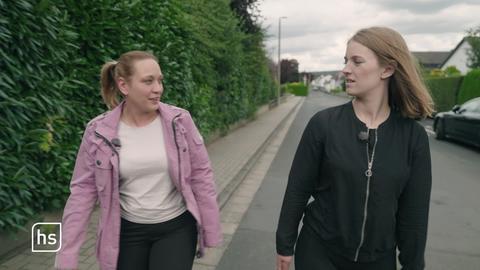 Zwei Frauen beim Walken