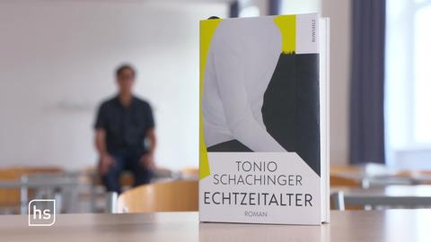 Buch auf Tisch