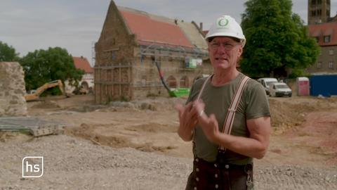 Mann auf Baustelle
