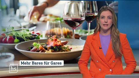 Moderatorin präsentiert die Themen