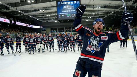 Kassel Huskies auf dem Eis