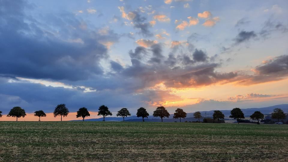 Den Sonnenaufgang in Hünstetten hat hessenschau.de-Nutzer Peter Enkelmann mit seiner Kamera festgehalten.