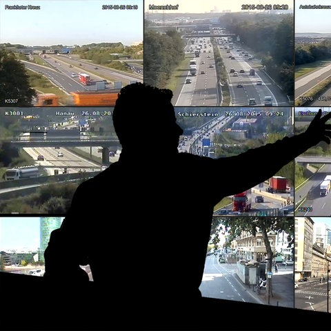 Collage: Ein Mensch im Schattenriss zeigt auf Bilder der Verkehrskameras