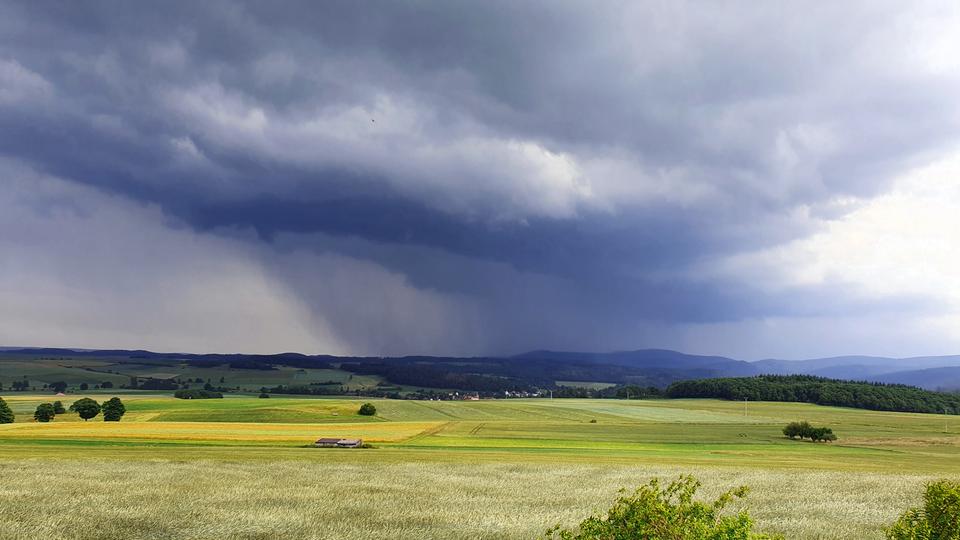Starkregen Und Gewitter Die Nachsten Unwetter Sind Im Anmarsch Hessenschau De Panorama