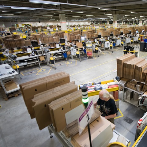 Blick in Amazon-Logistikzentrum in Bad Hersfeld