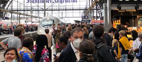 Andrang am Frankfurter Hauptbahnhof am Freitag vor Pfingsten