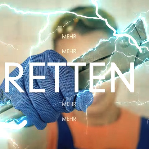 Azubi-Suche mit Youtube-Clip: ein Mann hält einen Schraubenschlüssel in die Kamera