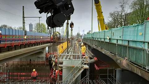 S6-Ausbau: Neue Bahnbrücke wird in Bad Vilbel (Wetterau) über die Nidda gebaut.