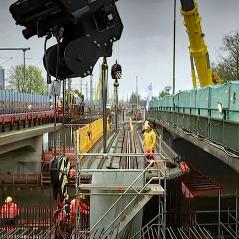 S6-Ausbau: Neue Bahnbrücke wird in Bad Vilbel (Wetterau) über die Nidda gebaut.