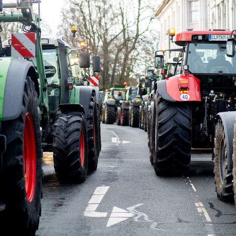 Traktoren bei einem vorherigen Protest gegen Sparpläne.