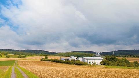 Idyllisch gelegen: Das Biowert-Werk bei Brensbach.