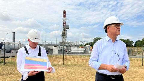 Die Firma Rhein Petroleum erkundet die Region nach förderbarem Öl. Rechts im Bild: Geschäftsführer Peter Appel.