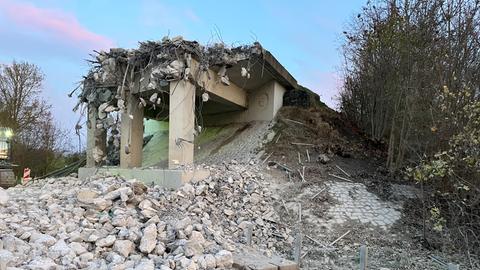 Brücken über B3 bei Butzbach (Wetterau) abgerissen