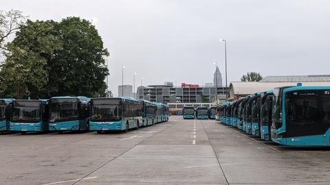 Busse bleiben in Frankfurt im Depot