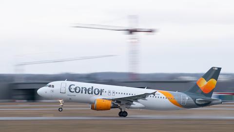 Ein Condor-Airbus A320 hebt ab. 