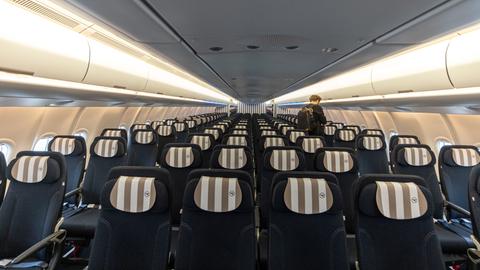 Sitzreihen in einem Condor-Flugzeug