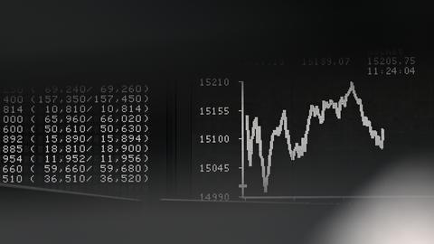 Auf der Anzeigetafel der Frankfurter Wertpapierbörse wird die Tagesentwicklung des Deutschen Aktienindex Dax dargestellt.