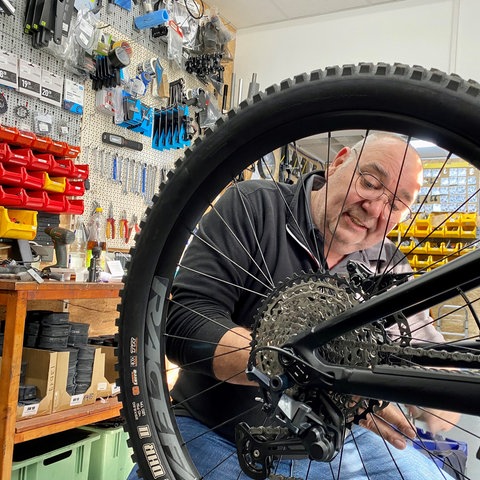 Fahrradhändler Frank Kaiser in seinem Geschäft in Fulda 