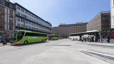 Flixbus-Bus am Fernbusbahnhof Frankfurt