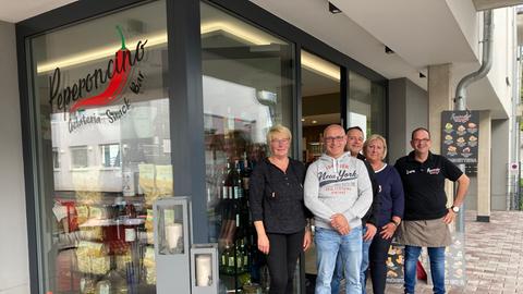 Die Einzelhändler Manuela Rausch (Metzgerei Rausch), Ralf Fischer (Schuhhaus Fischer), Michael Schramen (Fischbacher Obst- und Gemüsemarkt), Marina Nadworniczek (Classic Tankstelle Kelkheim Fischbach), Luca Viola (Eiscafé Peperoncino)