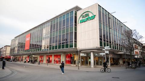 Gebäude der Warenhauskette Galeria Kaufhof am Marktplatz in Hanau