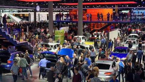 Besucher auf der Internationalen Automobilausstellung IAA
